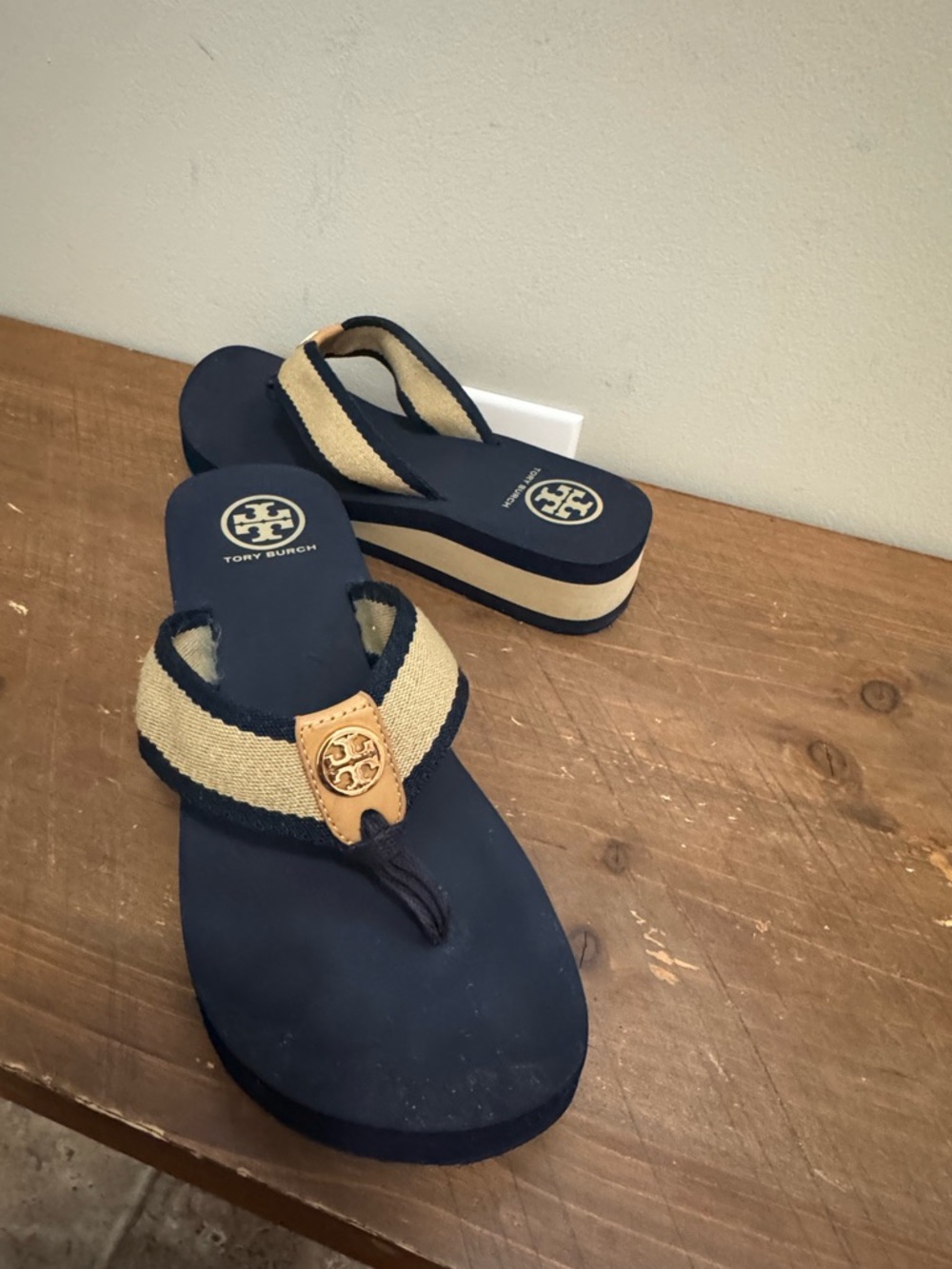 Tory Burch Navy & Beige Platform Flip Flops Womens Size 8 - Picture 3 of 5